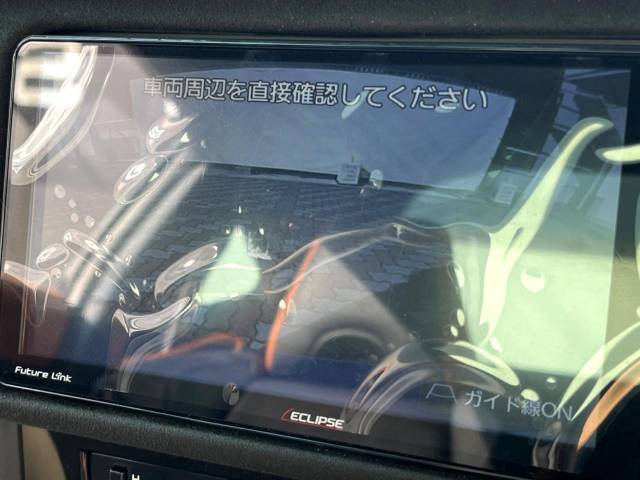 【バックカメラ】駐車時に後方がリアルタイム映像で確認できます。大型商業施設や立体駐車場での駐車時や、夜間のバック時に大活躍！運転スキルに関わらず、今や必須となった装備のひとつです！