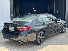 LCI 弊社デモカー仕様変更後車両 HUD 電動シート シートヒーター オートトランク 18インチホイール パドルシフト トップビュー 後退アシスト パーキングアシスト アンビエントライト ACC カーブドディスプレイ