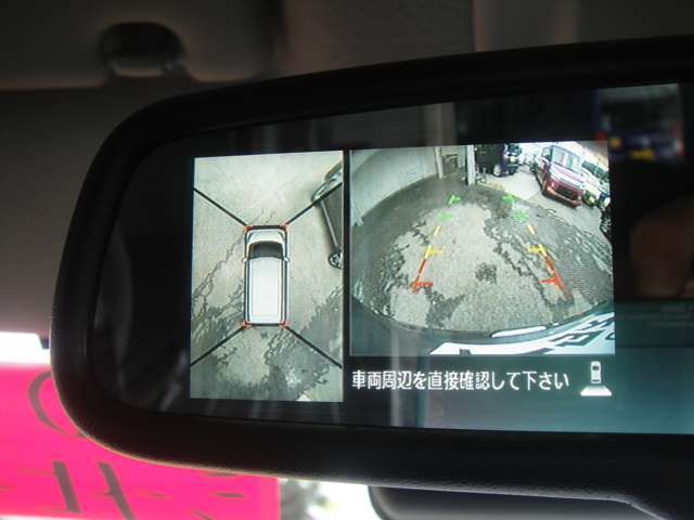 左：アラウンドビュー映像！！右：バックカメラ映像！！
