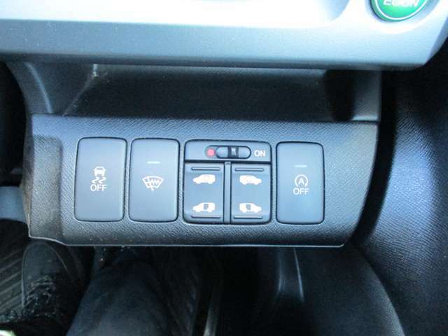 電動スライドドアを運転席からボタン一つで楽々操作