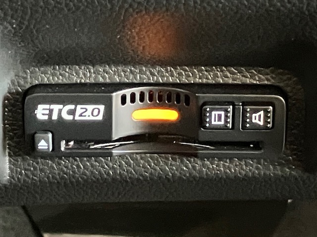 【ETC】便利なETC車載器も装備！高速道路の料金所もスムーズに通過できます。今や必須の装備ですね！お客様用にセットアップをしてのお渡しとなります！