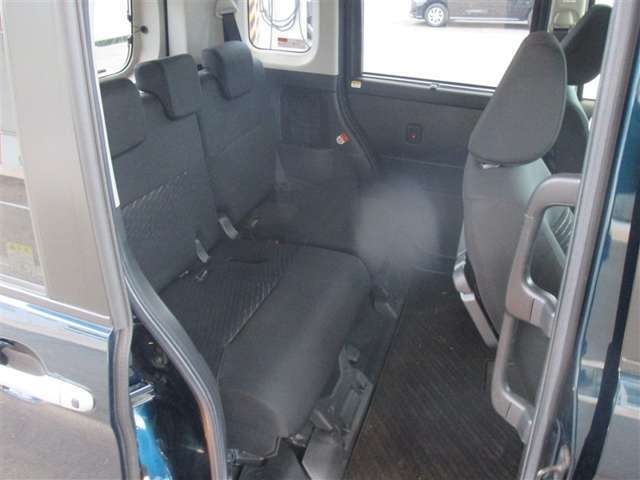 後席も広々しています