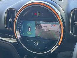 【バックカメラ】装備。後方確認に役立ち、楽々駐車やバックをしていただけます。