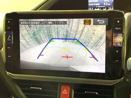 【バックカメラ】駐車時に後方がリアルタイム映像で確認できます。大型商業施設や立体駐車場での駐車時や、夜間のバック時に大活躍！運転スキルに関わらず、今や必須となった装備のひとつです！