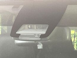 【トヨタセーフティセンス】走行中に前方の車両等を認識し、衝突しそうな時は警報とブレーキで衝突回避と被害軽減をアシスト。より安全にドライブをお楽しみいただけます。