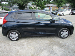 ハーフレザーシートで快適なドライブ体験が可能です。