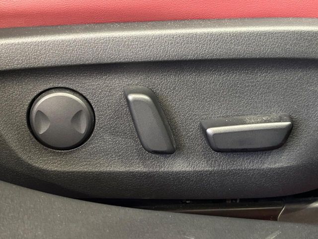 【パワーシート】スイッチ一つで簡単にシートの微調整が可能！電動だから力もいりません！快適なシートポジションにセットして、快適なドライブをお楽しみください。