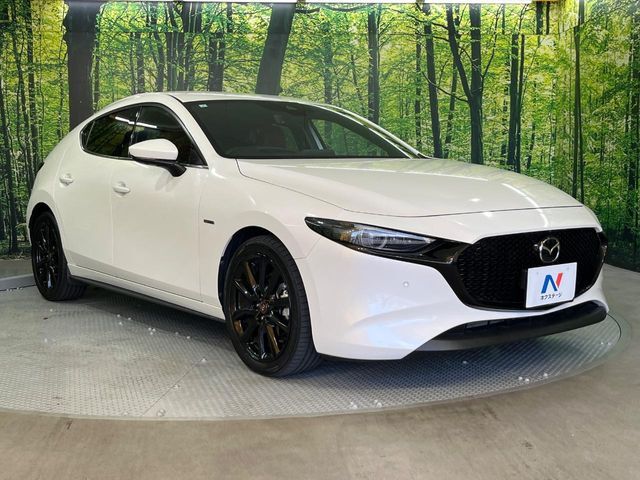 大好評のボディコーティング「弾スプラッシュコート」もご納車までに施工可能。通常のガラスコートと異なる、耐久年数6年の無機質ガラスコーティングが、ボディをキレイな状態に保ってくれます。