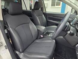 【ハーフレザー装備】運転席シート廻りは使用感も少なく、良好な状態となっています！シートカバーなどもお好みでオーダーが可能です！お気軽にスタッフまで！