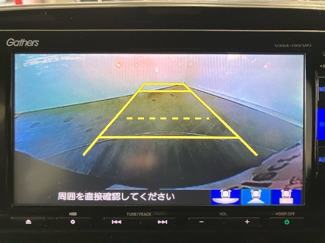駐車時に便利なバックカメラを装着しています。