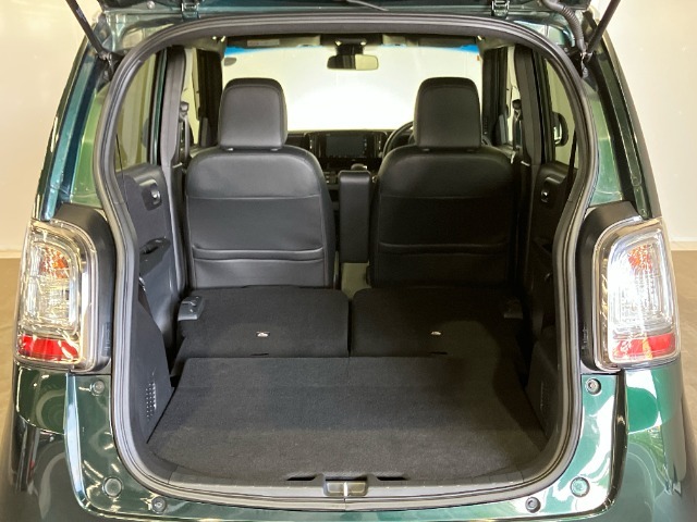 後部座席を前方に倒せば、広い荷室としてご利用いただけます！