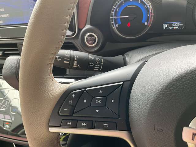 [ハンドルスイッチ]操作はこちらのスイッチで簡単に操作できます！わき見運転防止になりますね！