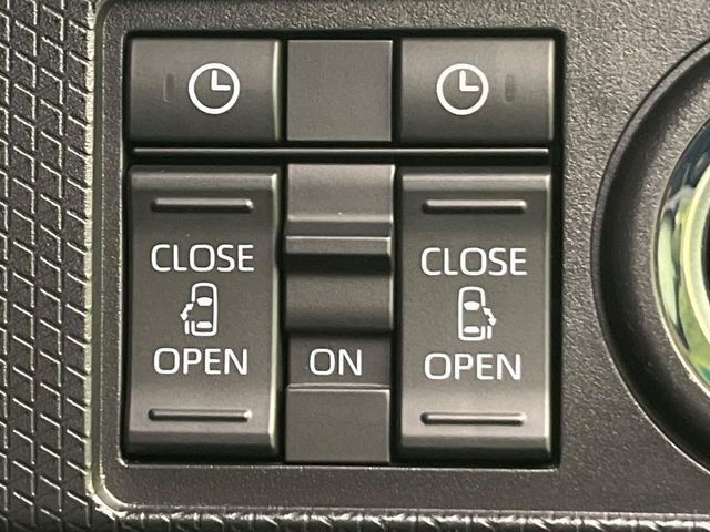 【両側パワースライドドア】スマートキーや運転席のスイッチで後席両側スライドドアの開閉が可能♪電動だから力を入れてドアを開ける必要が無く、小さなお子様でも簡単に開け閉めでき快適です♪