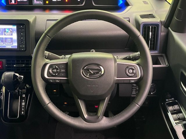 【純正革巻きステアリング】上質な革を使用することで、手にしっかり馴染みとても運転しやすいハンドルです♪