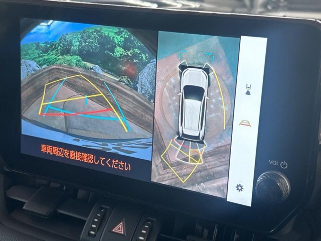 【パノラミックビューモニター】専用のカメラにより、上から見下ろしたような視点で360度クルマの周囲を確認することができます☆死角部分も確認しやすく、狭い場所での切り返しや駐車もスムーズに行えます。