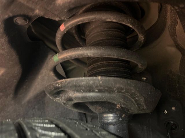 お車を安心してお乗りいただく為には、足回りの定期点検が欠かせません。サービスサポート（有償保証）では無料点検もご提供しており、安心のカーライフをお過ごしいただけるサポート体制が整っています。
