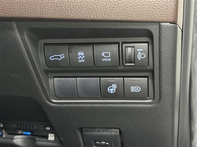 【電動バックドア】これまで力を込めて開閉していたバックドアの開閉が、ボタンひとつの操作で簡単に可能です！