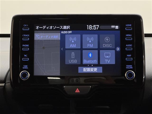 【純正8インチナビ】人気の8インチナビ（純正）を装備。Apple CarPlayやAndroidAutoのほか、OP装備となるCD/DVDプレイヤーとフルセグTVチューナーも付属します。