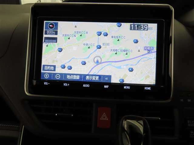 トヨタ純正ナビ装備！地図描写は文字も道もクリアで見やすく、滑らかに表示します。これさえあればもう道に迷わないですみますね♪フルセグで地上波デジタル放送TVもバッチリ綺麗に見れちゃいます♪