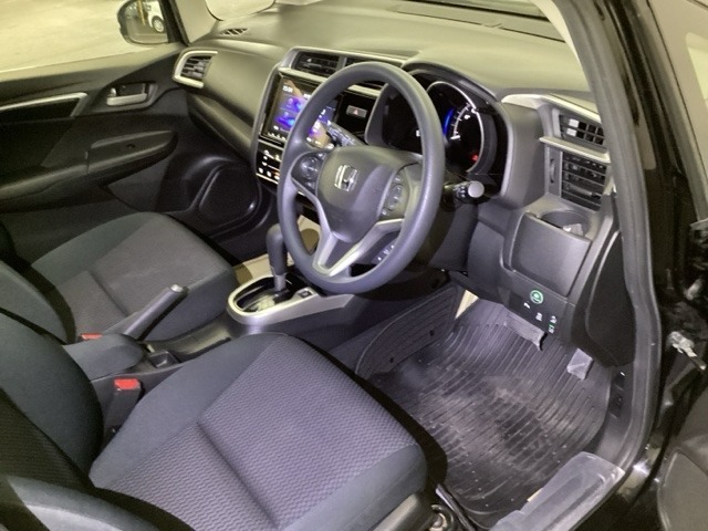 シートはフィット性も良く、楽な運転姿勢を保てます。