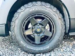 アルパインナビ♪アルパインフリップダウンモニター♪全方位カメラ♪ブルートゥース機能♪地デジフルセグ♪走行中視聴可能♪DVD再生可♪フロントブリッジシート♪ウッド調パネル♪