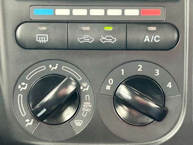 エアコンはつまみ式で操作簡単☆