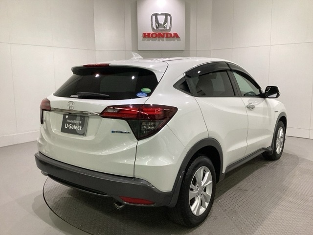 Honda認定中古車 U-Selectは3つの安心をお約束します。　1　Hondaのプロが整備した安心。 2　第三者機関がチェックした安心。　3　購入後もHondaが保証する安心。
