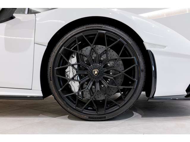 Silver CCMR brakes calipers
