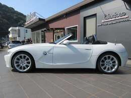 弊社グリュックでは自社鈑金工場完備。パーツの取付・修理・車検もお任せください。　BMW/MINIに精通したプロフェッショナルが対応します！