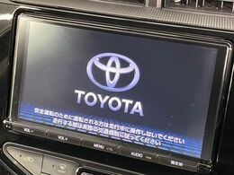 【純正ナビ】人気の純正ナビを装備しております。ナビの使いやすさはもちろん、オーディオ機能も充実！キャンプや旅行はもちろん、通勤や買い物など普段のドライブも楽しくなるはず♪