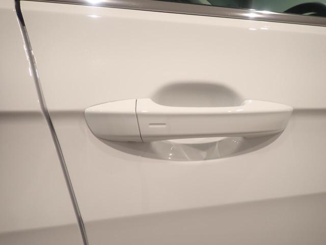 ”Keyless Access”によって、ドアハンドルに手をかけるだけでドアロックが解除できます！