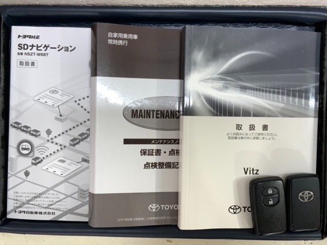 スマートキーは鍵をバッグに入れたままでもドアロックの開閉やエンジンのON・OFFができます。夜間や雨の日も鍵を探さなくて良いので便利です。
