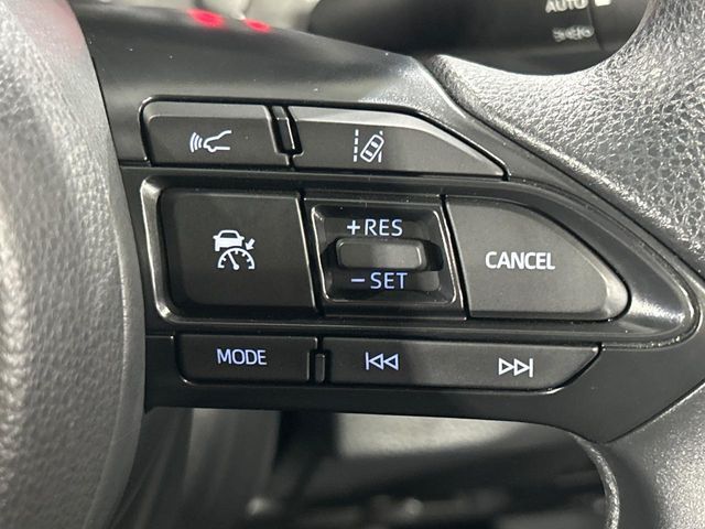 【レーダークルーズコントロール】高速道路での長距離走行が楽に！！自動で速度を保つクルーズコントロールが、衝突軽減システムと連携し、前方の車両を感知して車間を保つように速度調節してくれます！！