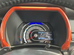 燃費効率が良い運転状態になるとメーターの照明がエコドライブをサポートします。