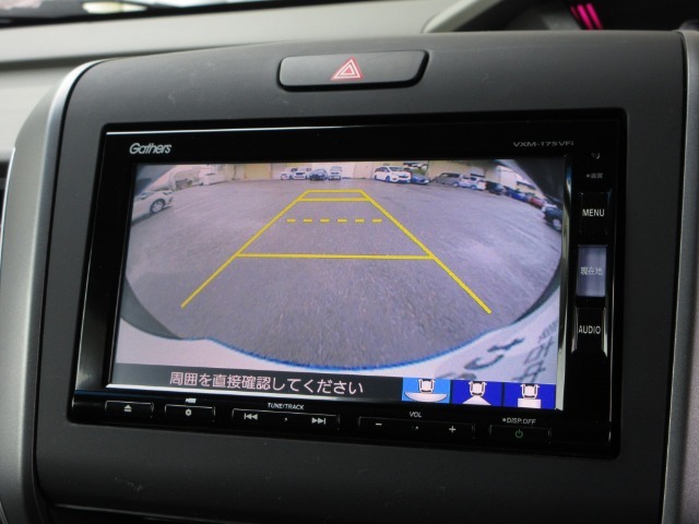 バックをするとき自動でリアの様子が映る『リアカメラ』付き！ナビ画面で確認しながらバックができますから安心ですね。でも、目視も大切ですよ！安全第一でお願いします！
