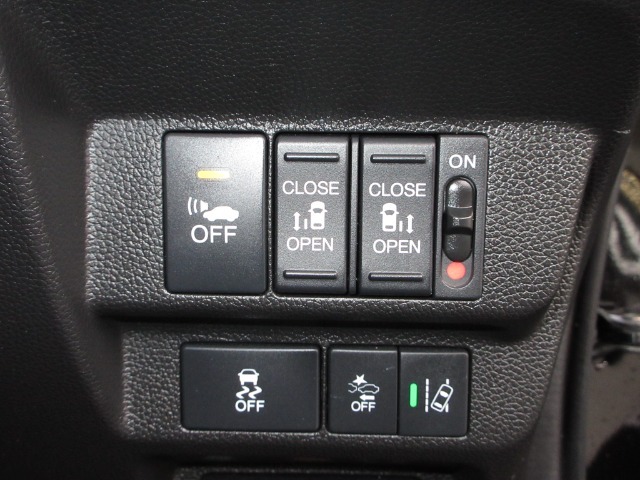 レーザーを照射しカメラで前走車等を検知し衝突の回避・軽減を図るホンダセンシングとVSA（車両挙動安定化制御システム）走る・曲がる・止まるの全領域で安定性を確保するためのシステム装備。安心ですね！