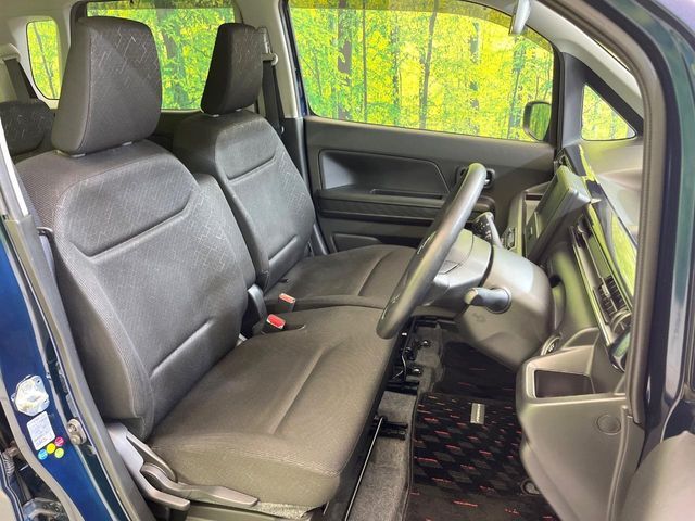 運転席シート廻りは使用感も少なく、良好な状態となっています。丁寧に使われていたことがよくわかりますね。