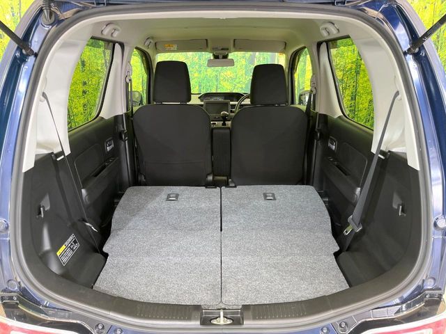 後席を格納すると、これだけの広さが！シーンに合わせたシートアレンジで、大きな荷物も積むことが出来ます♪