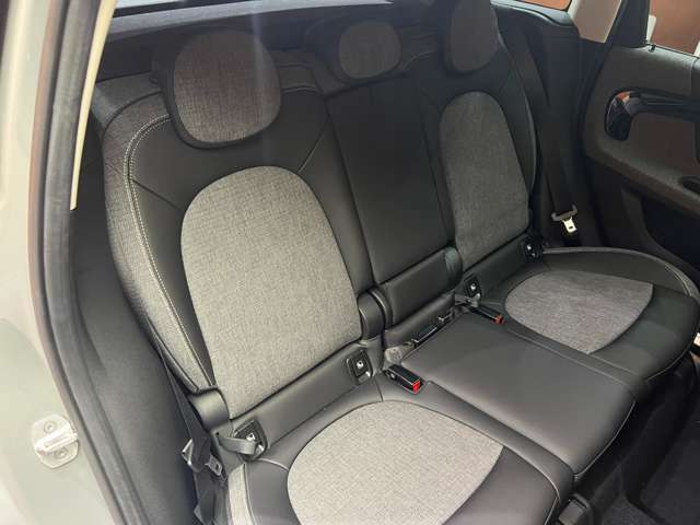全国納車可能です。納車方法及び費用につきましては、お気軽にコーディネーターまでご相談ください。遠方のご納車の際も我々がしっかりサポートさせて頂きます。お気軽にスタッフまでご相談下さい。