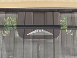 【トヨタセーフティセンス】走行中に前方の車両等を認識し、衝突しそうな時は警報とブレーキで衝突回避と被害軽減をアシスト。より安全にドライブをお楽しみいただけます。