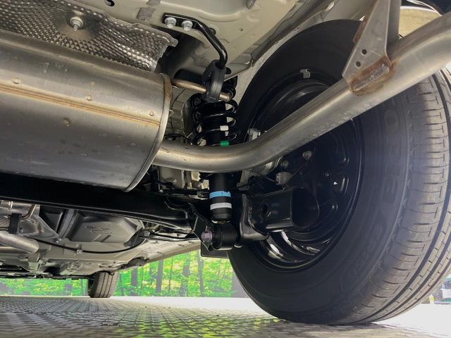 お車を安心してお乗りいただく為には、足回りの定期点検が欠かせません。サービスサポート（有償保証）では無料点検もご提供しており、安心のカーライフをお過ごしいただけるサポート体制が整っています。