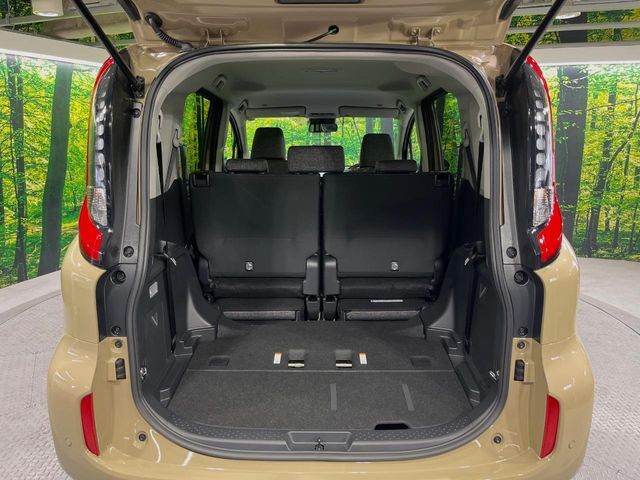 普段のお買い物や通勤、送迎等に十分な荷室スペースを確保しております。セカンドシートを倒すと、大きな荷物の積載も可能です♪