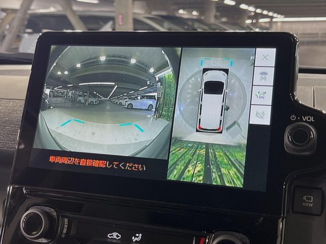 【パノラミックビューモニター】専用のカメラにより、上から見下ろしたような視点で360度クルマの周囲を確認することができます☆死角部分も確認しやすく、狭い場所での切り返しや駐車もスムーズに行えます。