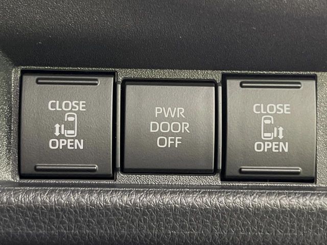 【両側パワースライドドア】スマートキーや運転席のスイッチで後席両側スライドドアの開閉が可能♪電動だから力を入れてドアを開ける必要が無く、小さなお子様でも簡単に開け閉めでき快適です♪