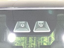 【スマートアシスト】走行中に前方の車両等を認識し、衝突しそうな時は警報とブレーキで衝突回避と被害軽減をアシスト。より安全にドライブをお楽しみいただけます。