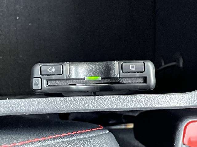 ◆【ETC】有料道路を利用する際に料金所で停止することなく通過できる、ETC車載器（ノンストップ自動料金収受システム機器）が装備されています。セットアップを行うことで利用可能になります。