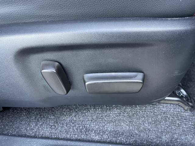 ◆【パワーシート（電動シート）】シートを電動で、前後にスライドまたは上下の高さなどを調整することができます！細かい操作もスイッチ一つでできるので、とても便利です！