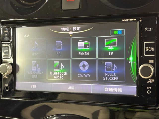 【純正ナビ】人気の純正ナビを装備。オーディオ機能も充実しており、Bluetooth接続すればお持ちのスマホやMP3プレイヤーの音楽を再生可能！毎日の運転がさらに楽しくなります！！
