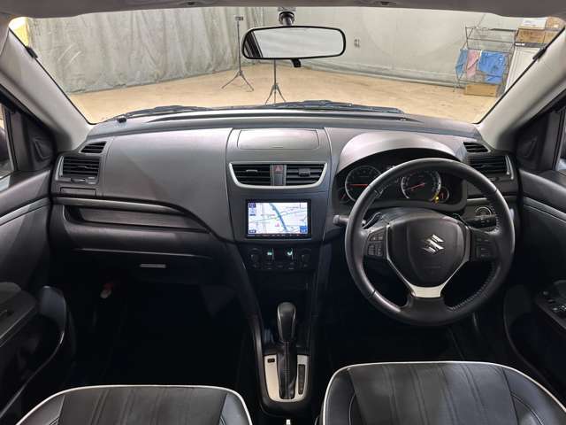 入庫時はスタッフが丁寧に洗車♪ご納車前には更にもう一度仕上げを行います♪オプションでプロによる内装クリーニングや大人気のボディーコーティング、鈑金修理なども格安で承ります。