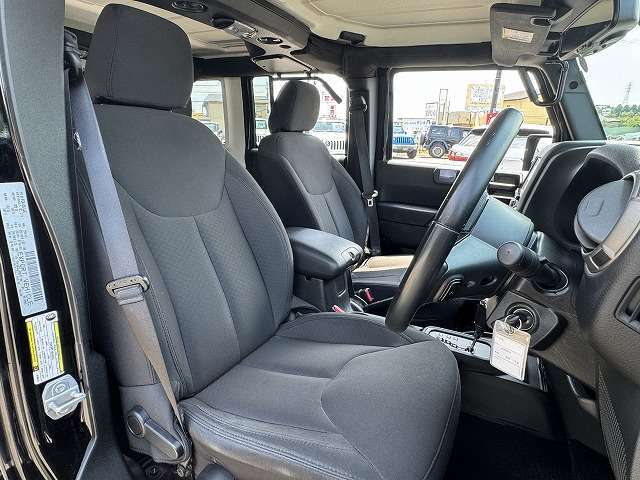 【運転席シート】は使用感も少なく、状態になっています。丁寧に使われていたことがよくわかりますね。